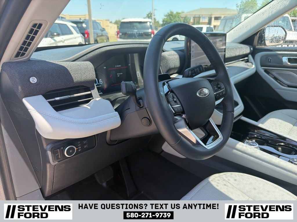 2025 Ford Explorer Platinum