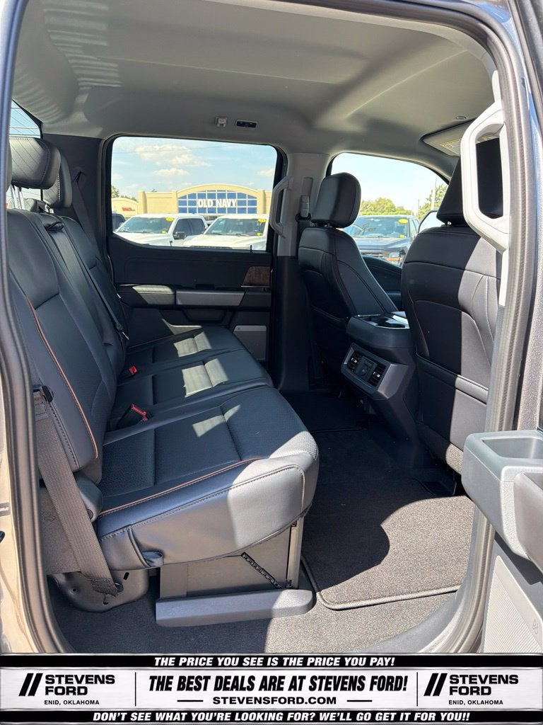 2027 Ford F-350SD Lariat DRW