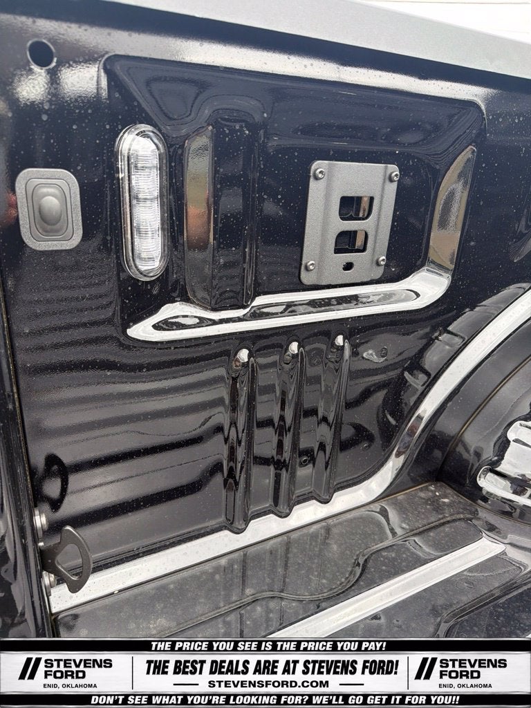 2027 Ford F-350SD Lariat DRW
