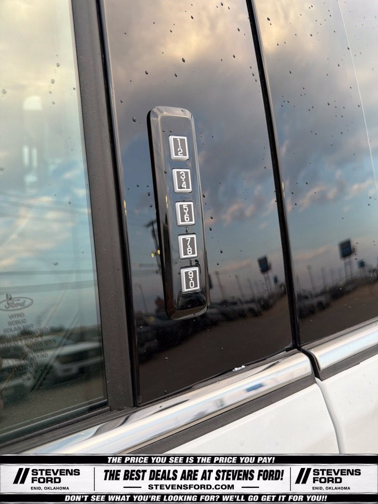 2027 Ford F-350SD Lariat DRW