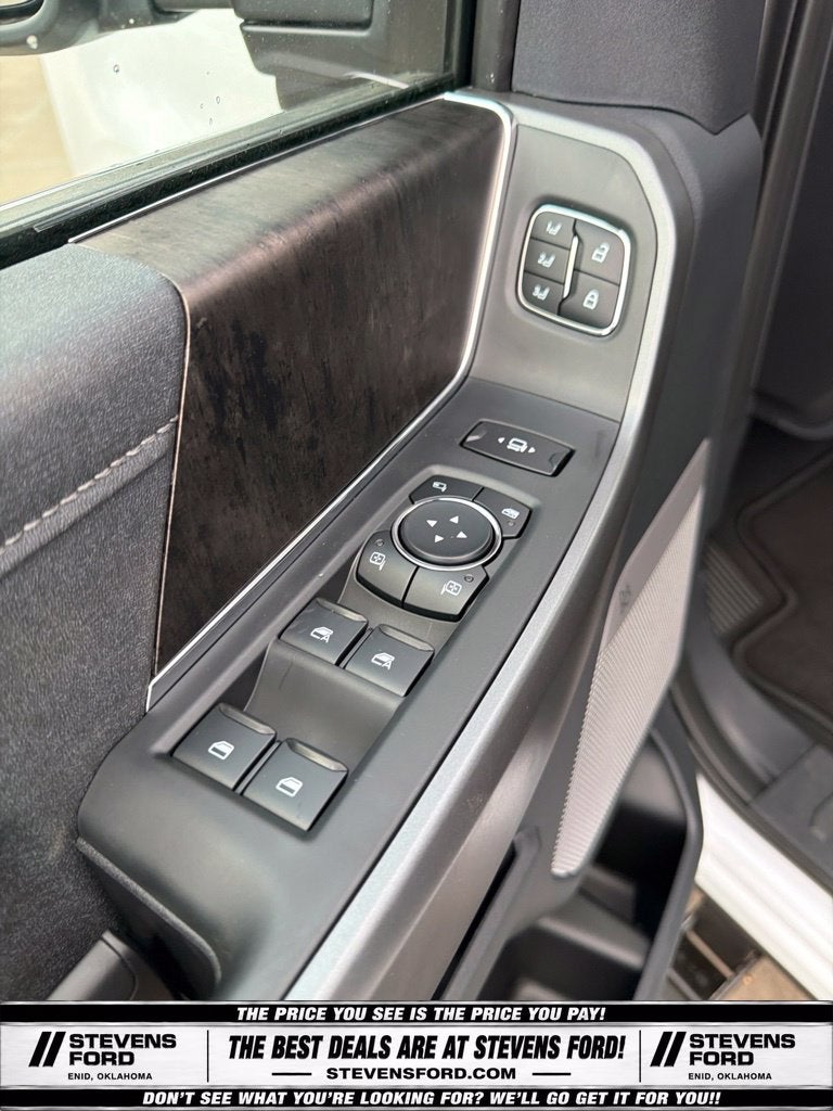 2027 Ford F-350SD Lariat DRW