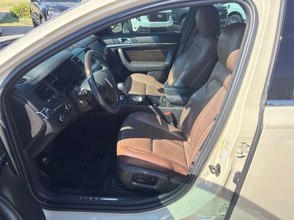 2014 Lincoln MKS Base