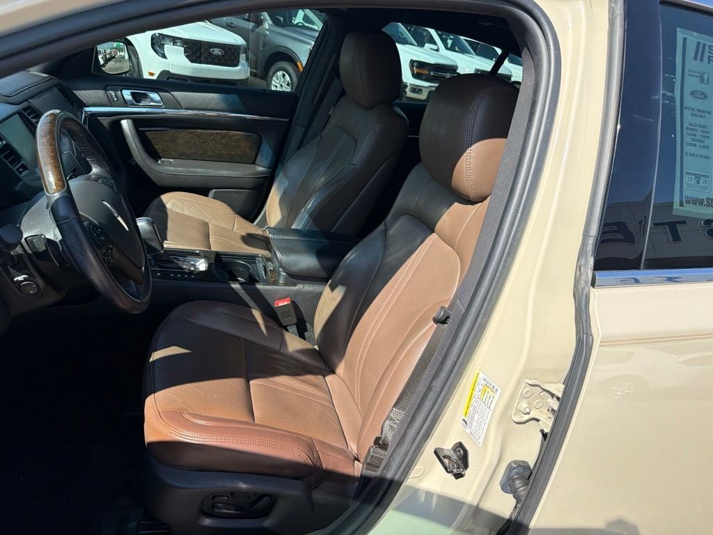 2014 Lincoln MKS Base