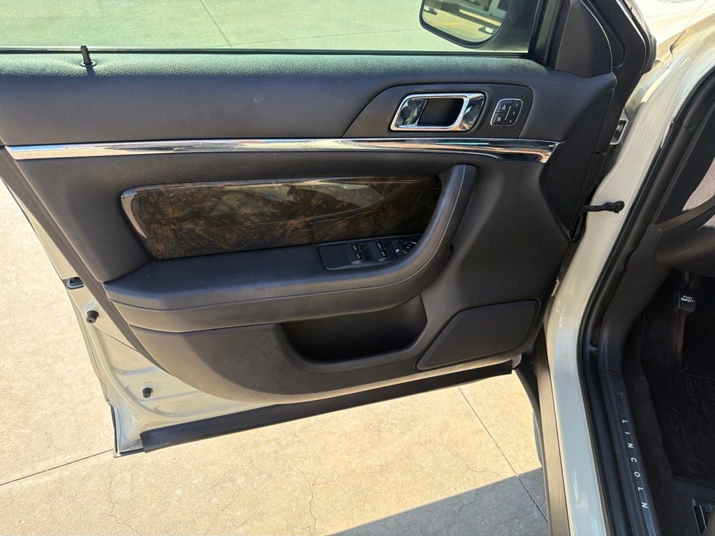 2014 Lincoln MKS Base