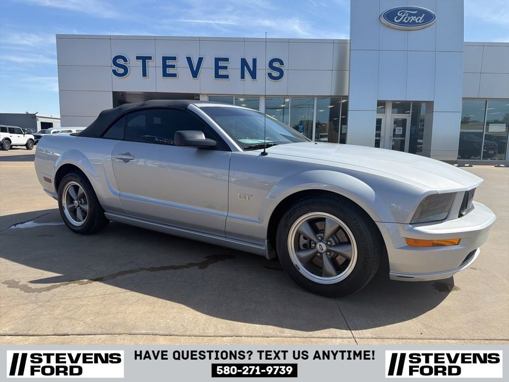 2005 Ford Mustang GT Deluxe