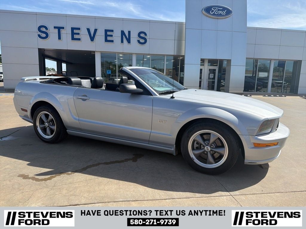 2005 Ford Mustang GT Deluxe