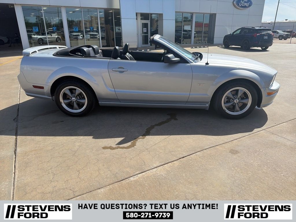 2005 Ford Mustang GT Deluxe