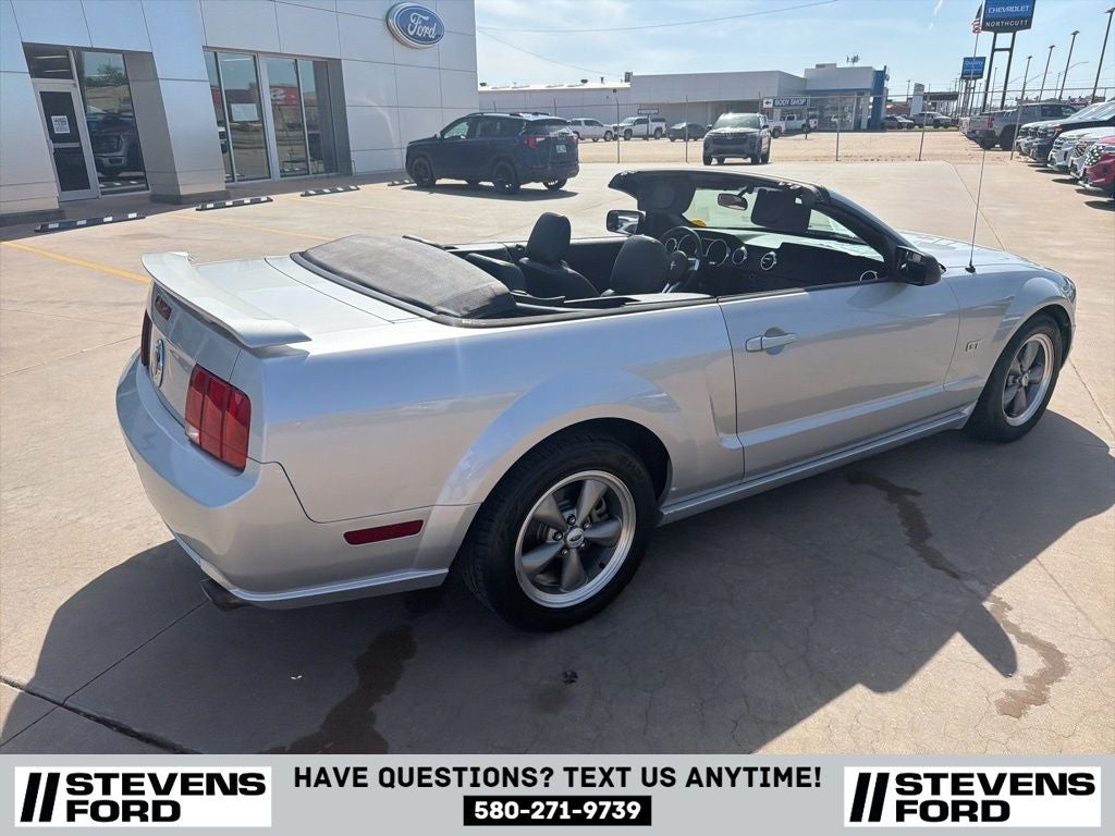 2005 Ford Mustang GT Deluxe