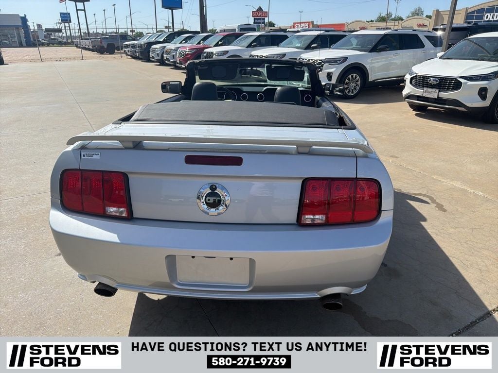 2005 Ford Mustang GT Deluxe