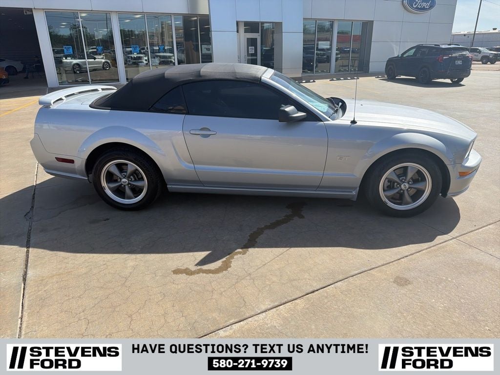 2005 Ford Mustang GT Deluxe