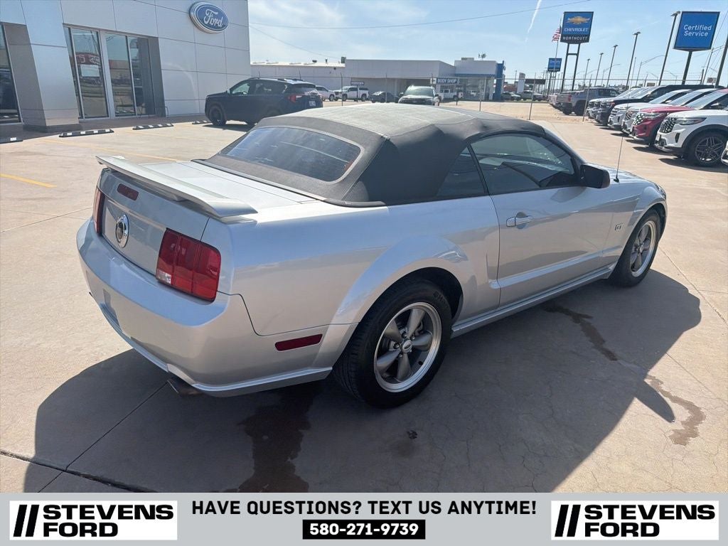 2005 Ford Mustang GT Deluxe