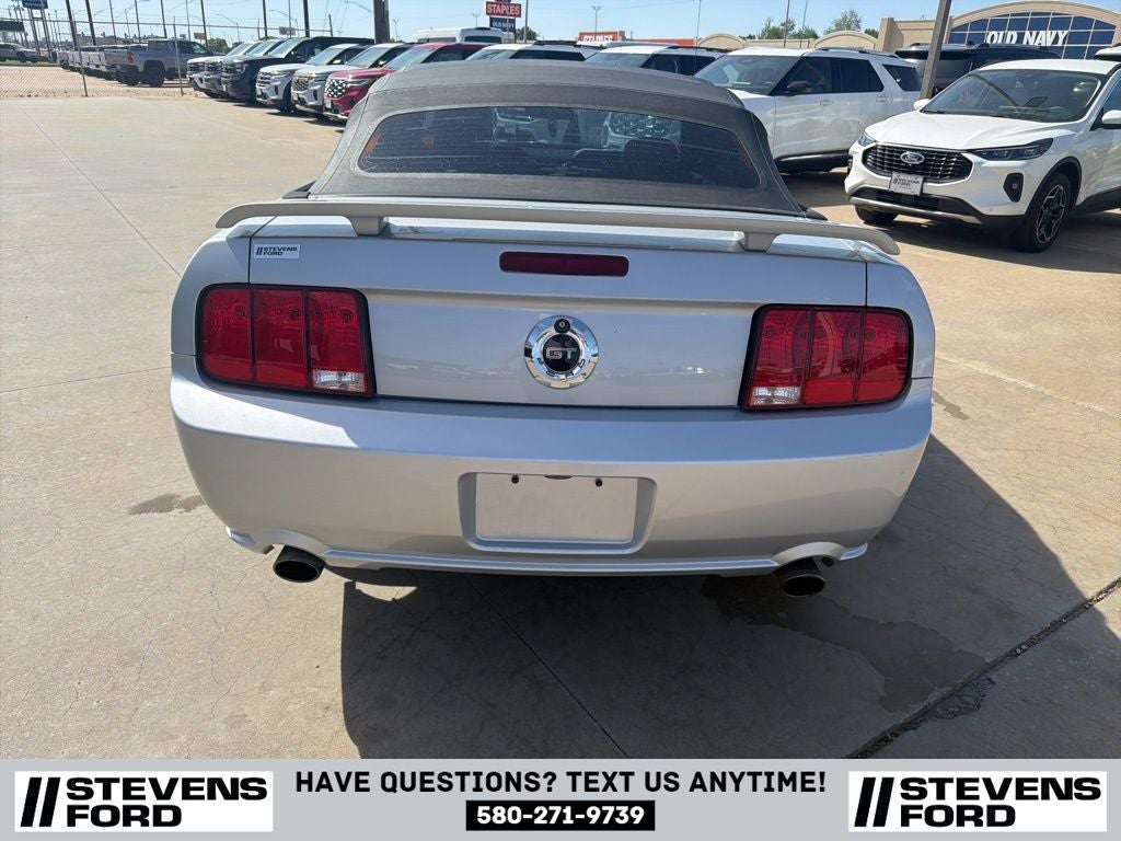 2005 Ford Mustang GT Deluxe