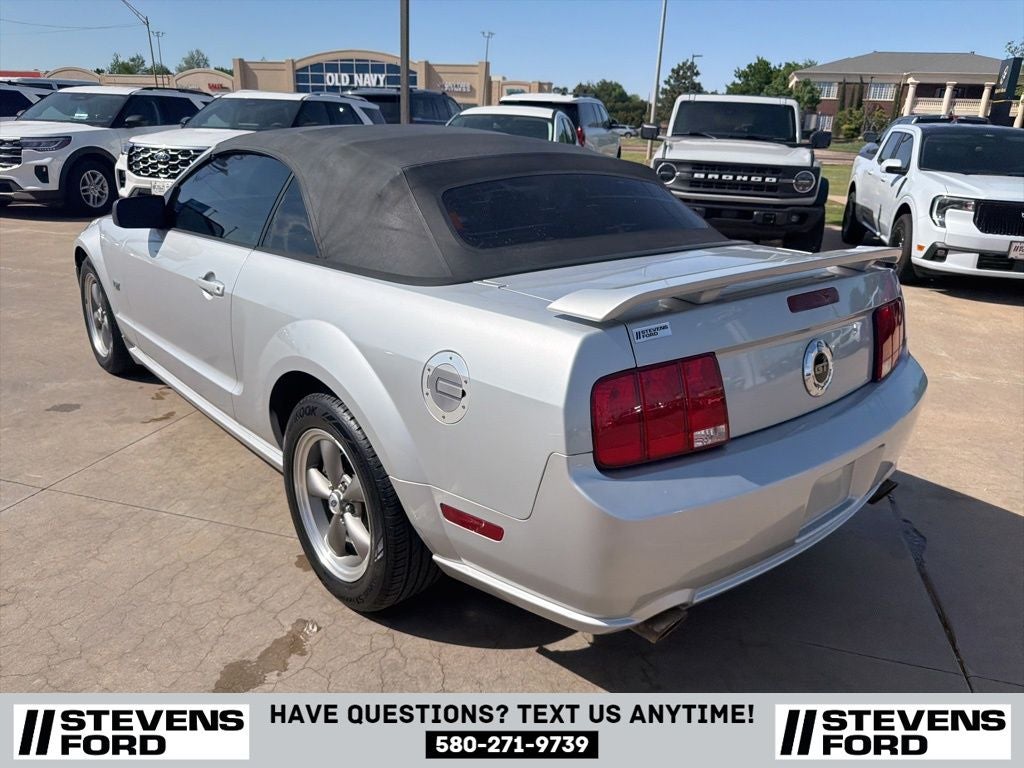 2005 Ford Mustang GT Deluxe