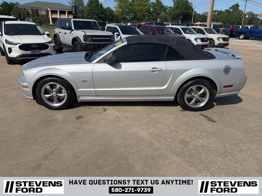 2005 Ford Mustang GT Deluxe