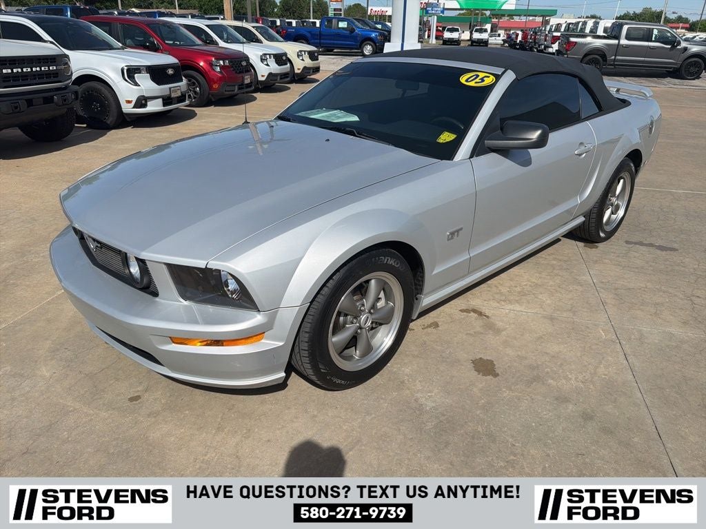 2005 Ford Mustang GT Deluxe