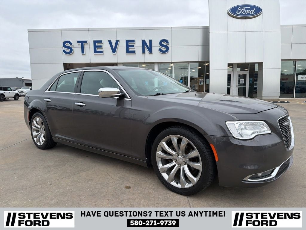 2018 Chrysler 300 Limited's photo