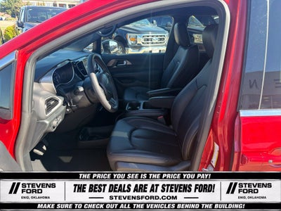 2025 Chrysler Pacifica Select