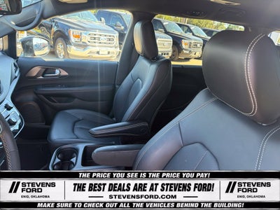 2025 Chrysler Pacifica Select
