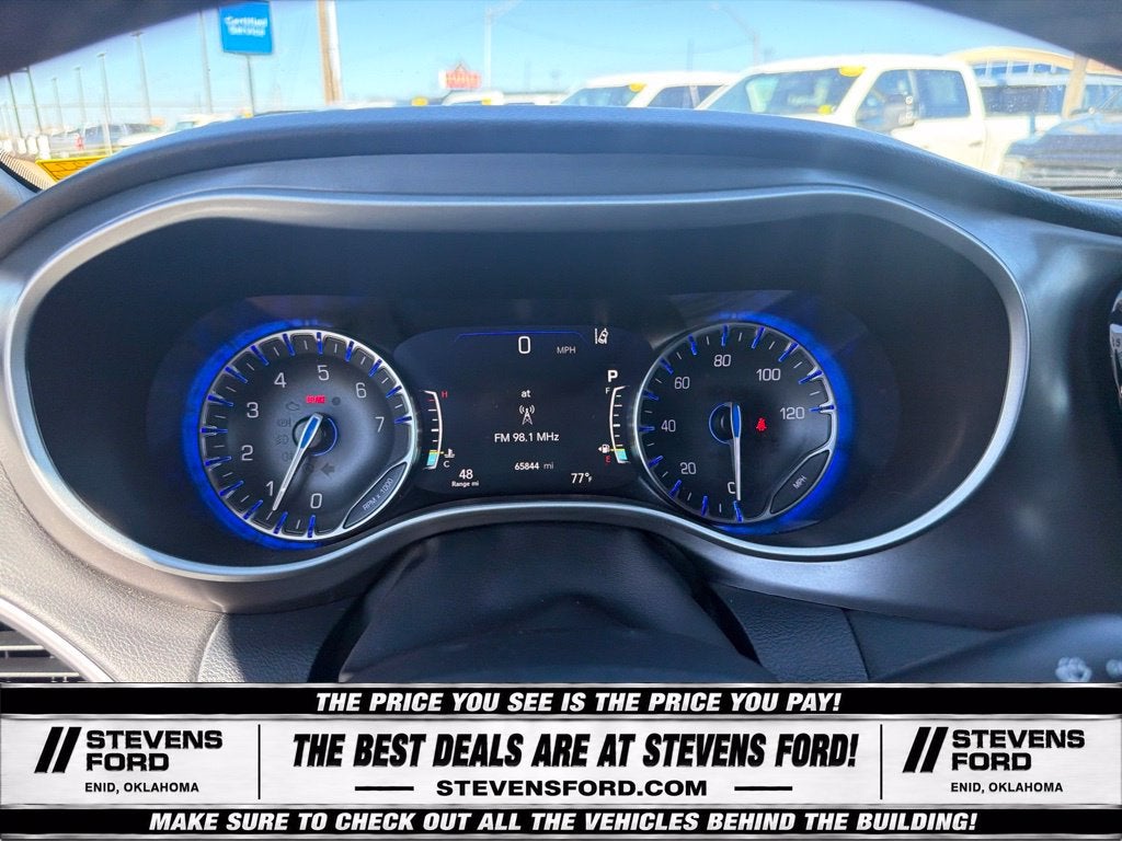 2025 Chrysler Pacifica Select