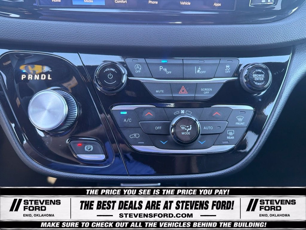 2025 Chrysler Pacifica Select