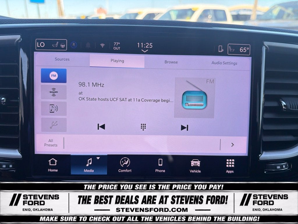 2025 Chrysler Pacifica Select