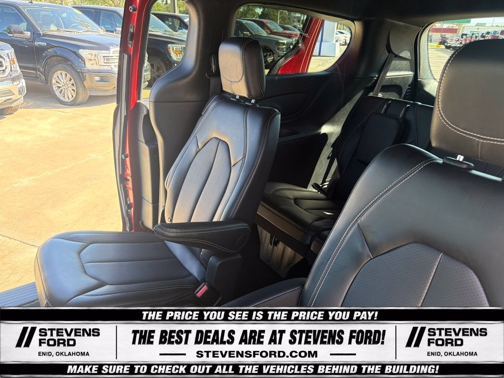 2025 Chrysler Pacifica Select