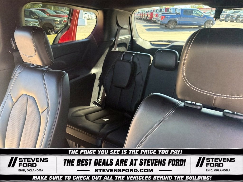 2025 Chrysler Pacifica Select