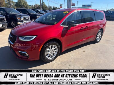 2025 Chrysler Pacifica Select