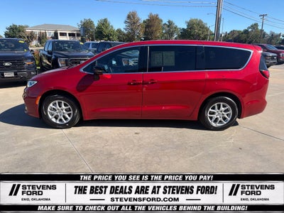 2025 Chrysler Pacifica Select