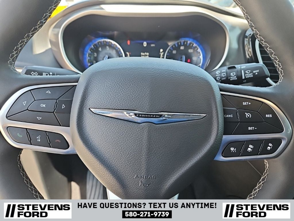 2025 Chrysler Pacifica Select