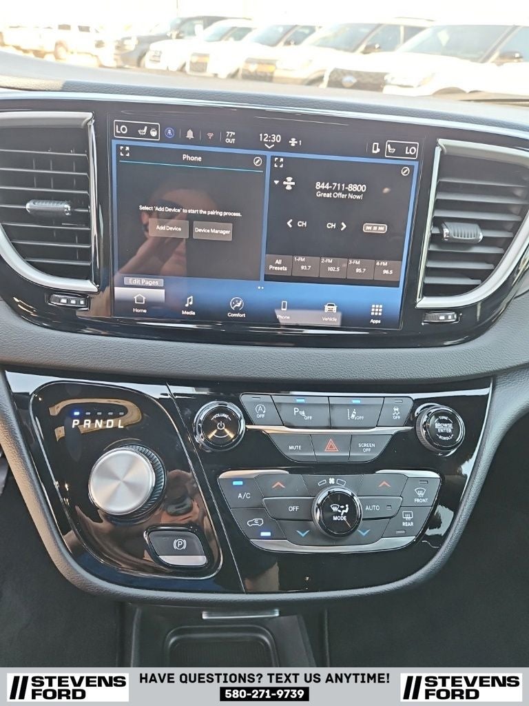 2025 Chrysler Pacifica Select