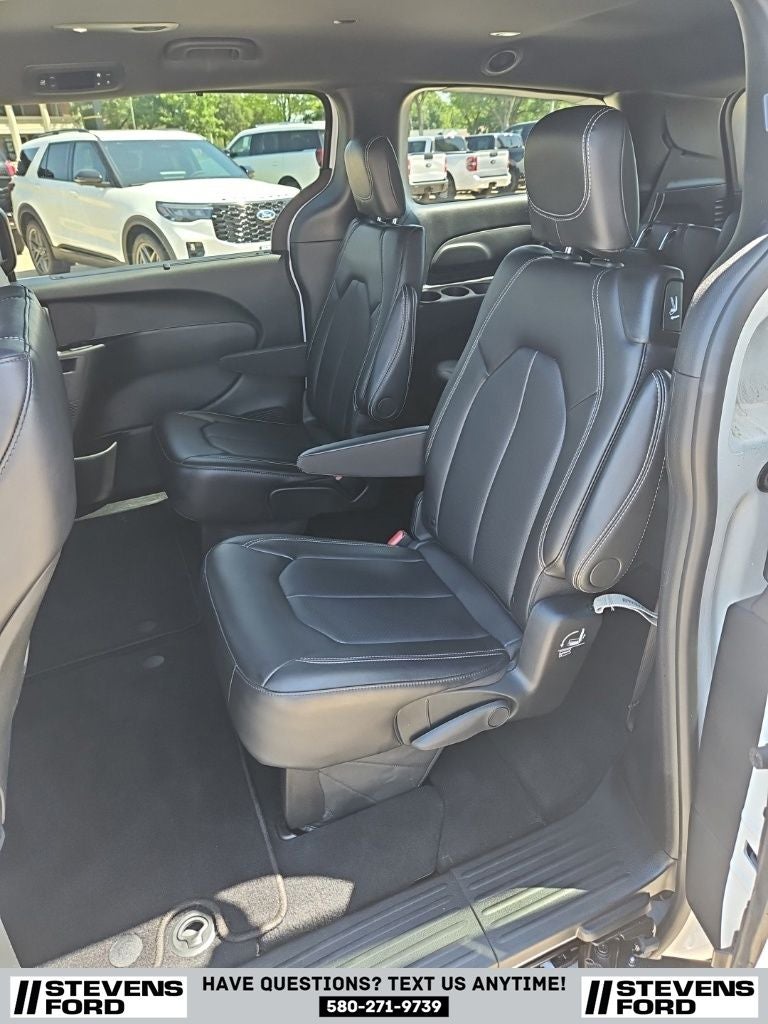 2025 Chrysler Pacifica Select