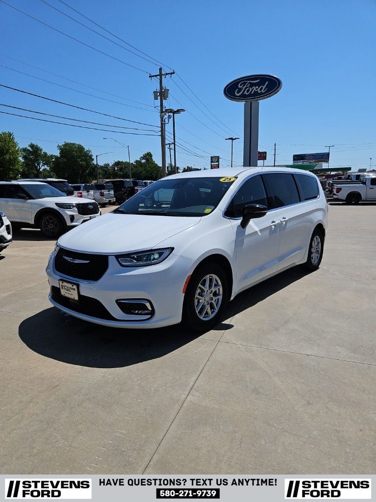 2025 Chrysler Pacifica Select