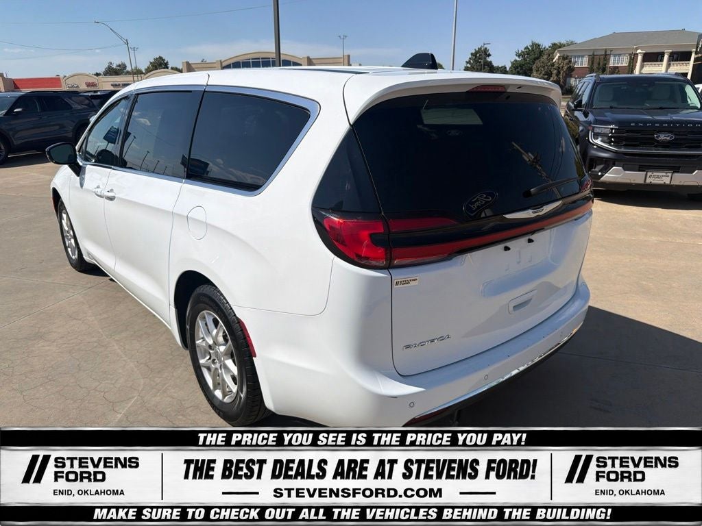 2025 Chrysler Pacifica Select