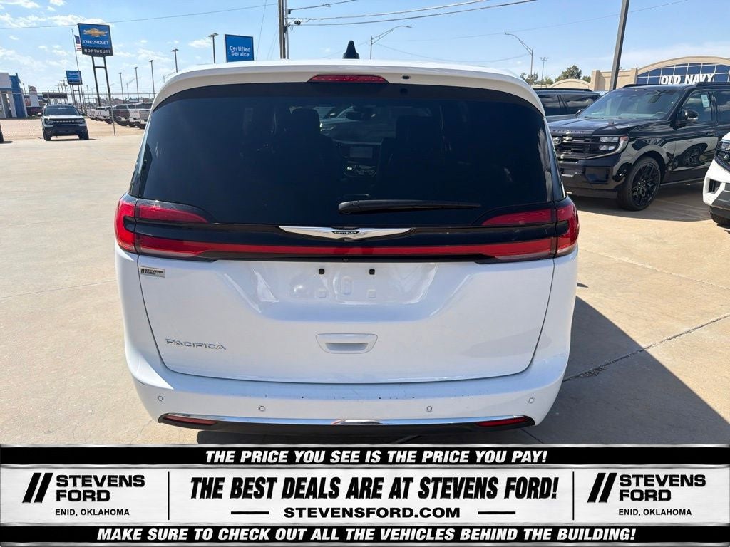 2025 Chrysler Pacifica Select