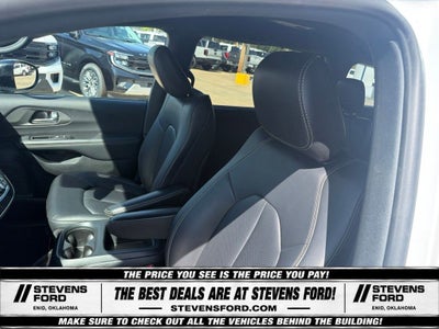 2025 Chrysler Pacifica Select