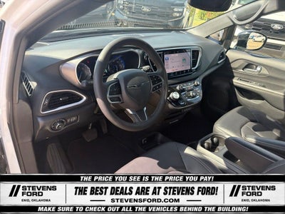 2025 Chrysler Pacifica Select