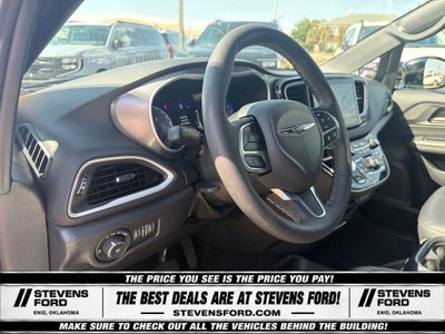 2025 Chrysler Pacifica Select