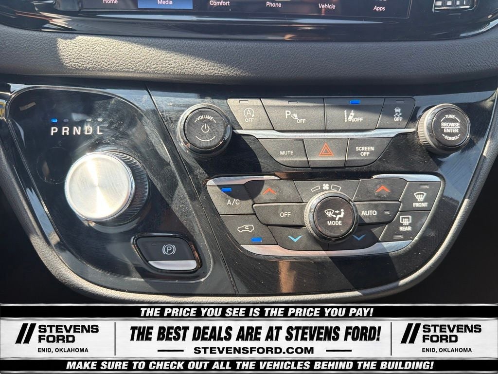 2025 Chrysler Pacifica Select