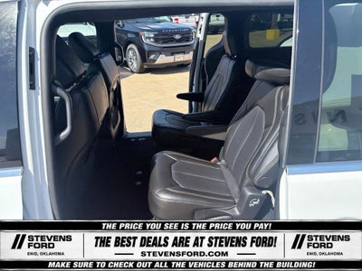 2025 Chrysler Pacifica Select