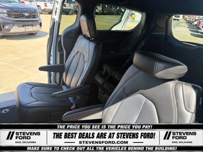 2025 Chrysler Pacifica Select