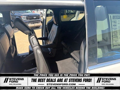 2025 Chrysler Pacifica Select