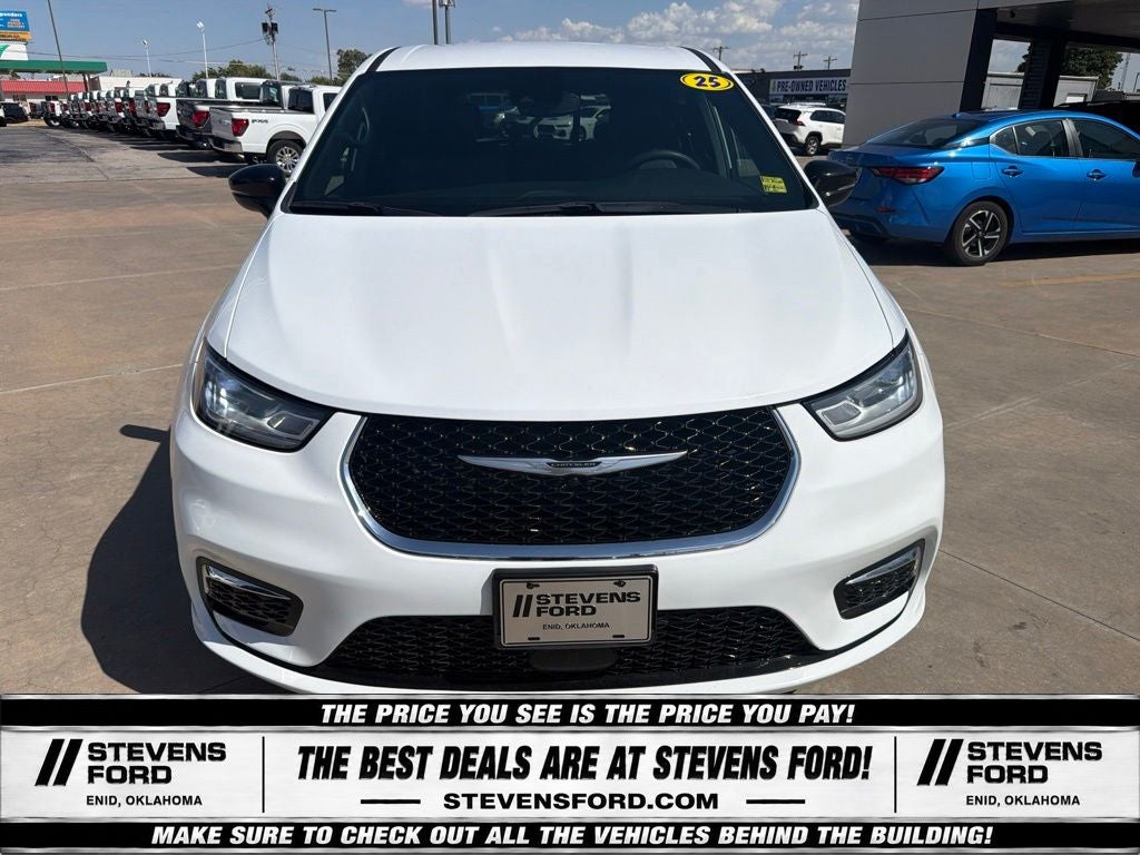 2025 Chrysler Pacifica Select