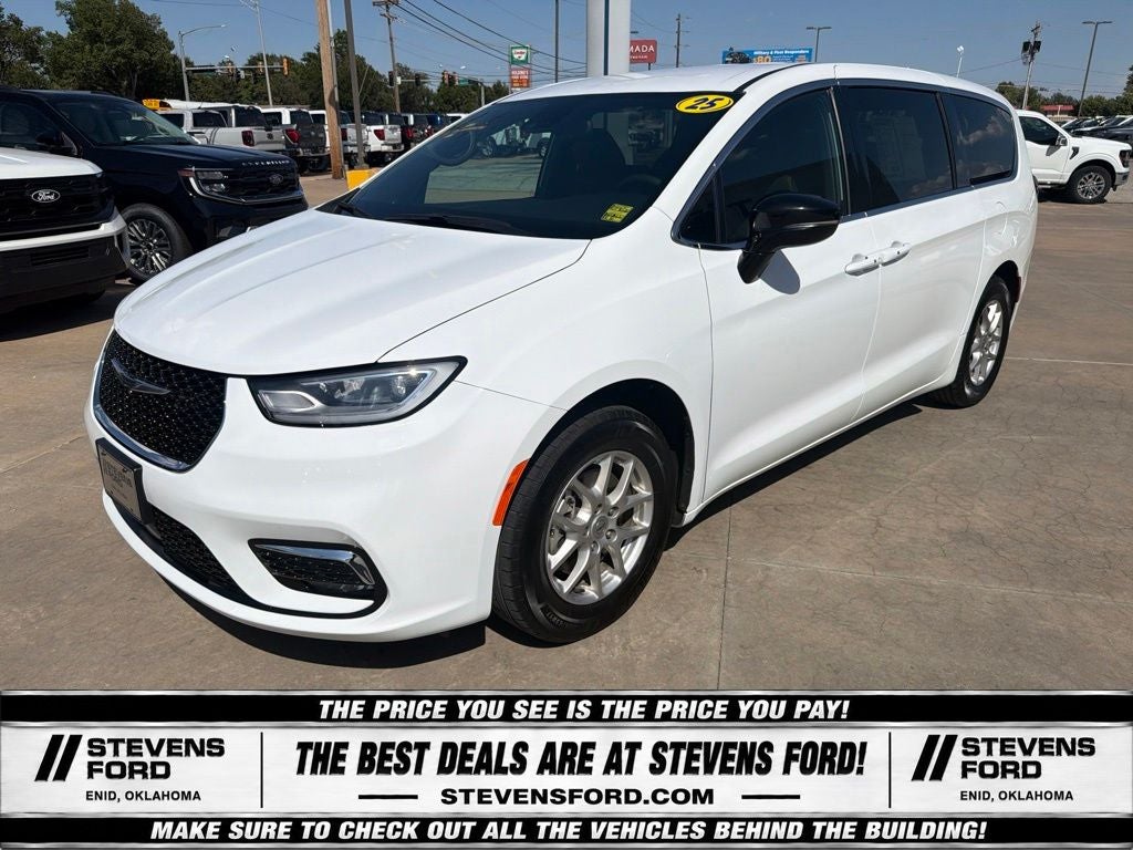 2025 Chrysler Pacifica Select