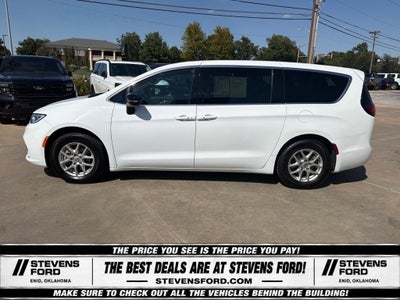 2025 Chrysler Pacifica Select