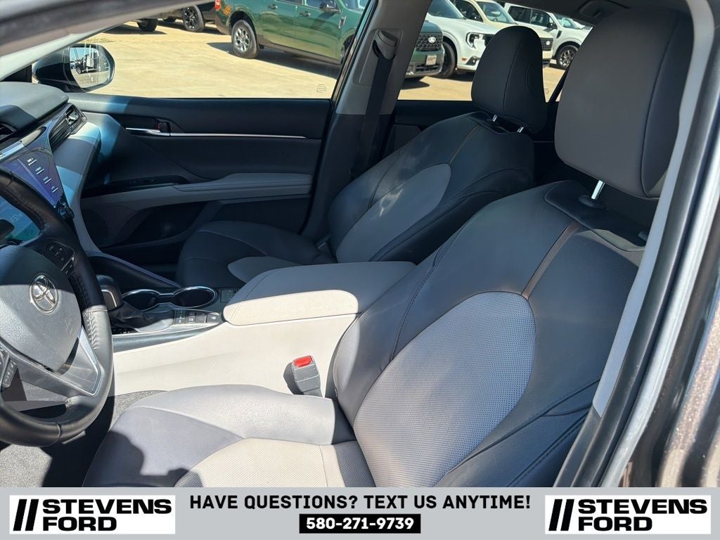 2020 Toyota Camry Hybrid XLE