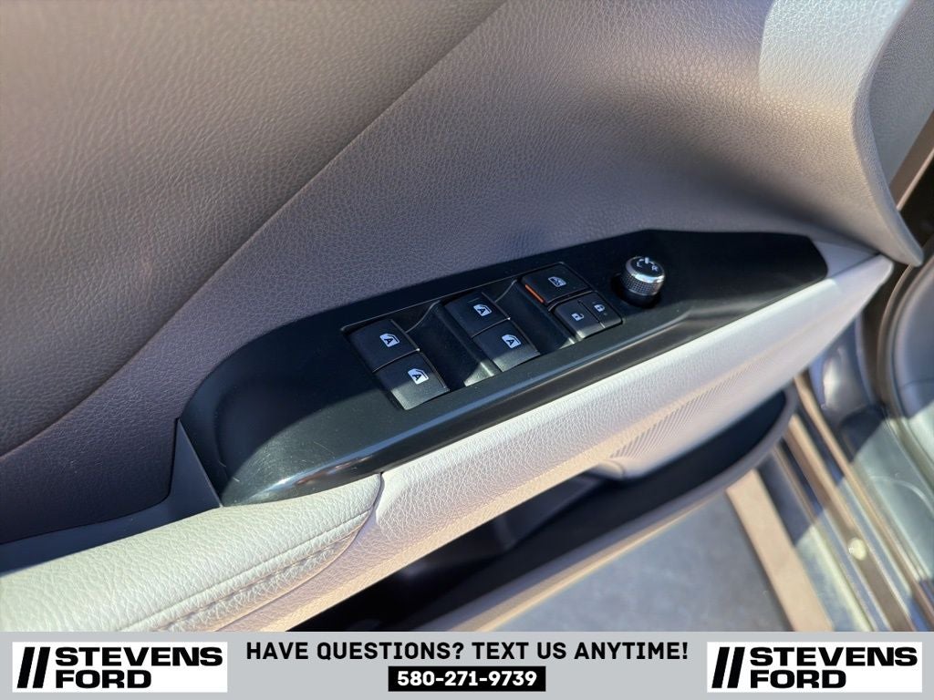 2020 Toyota Camry Hybrid XLE