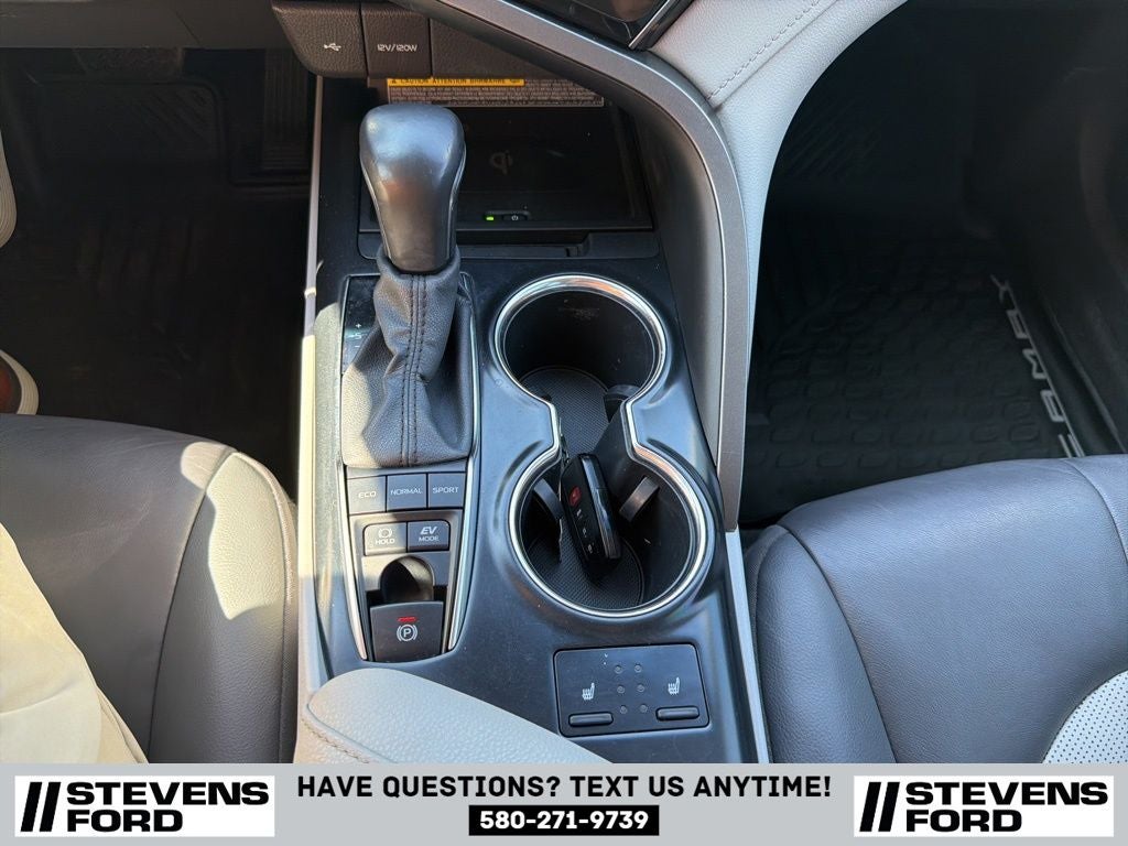 2020 Toyota Camry Hybrid XLE