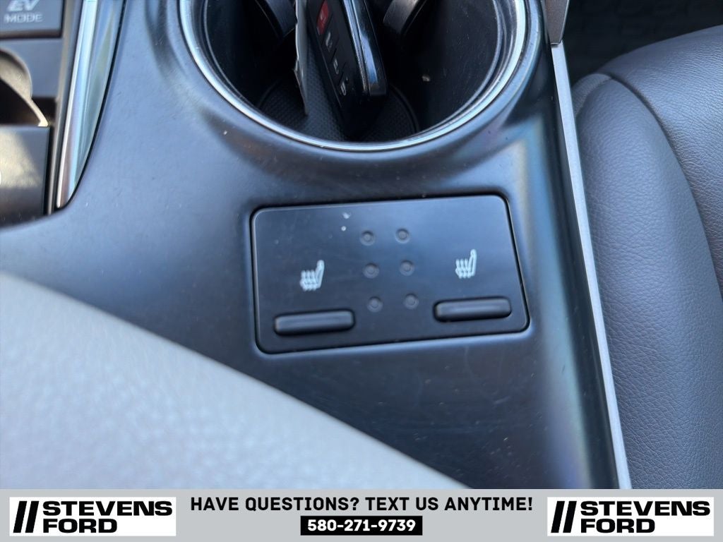 2020 Toyota Camry Hybrid XLE