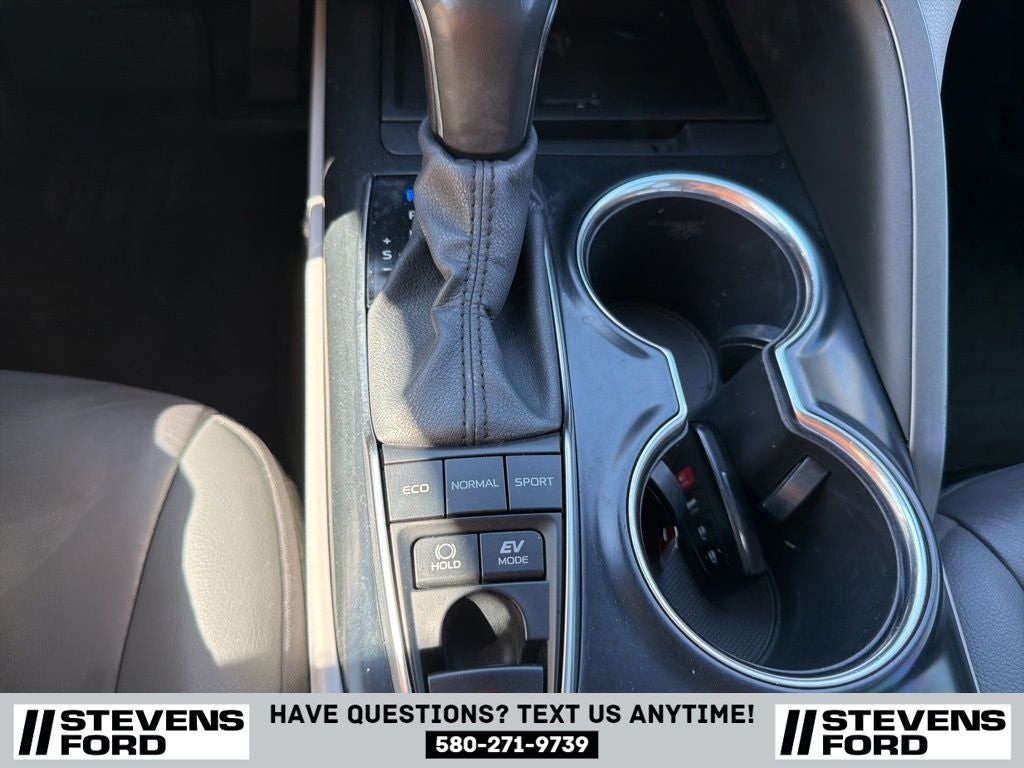 2020 Toyota Camry Hybrid XLE